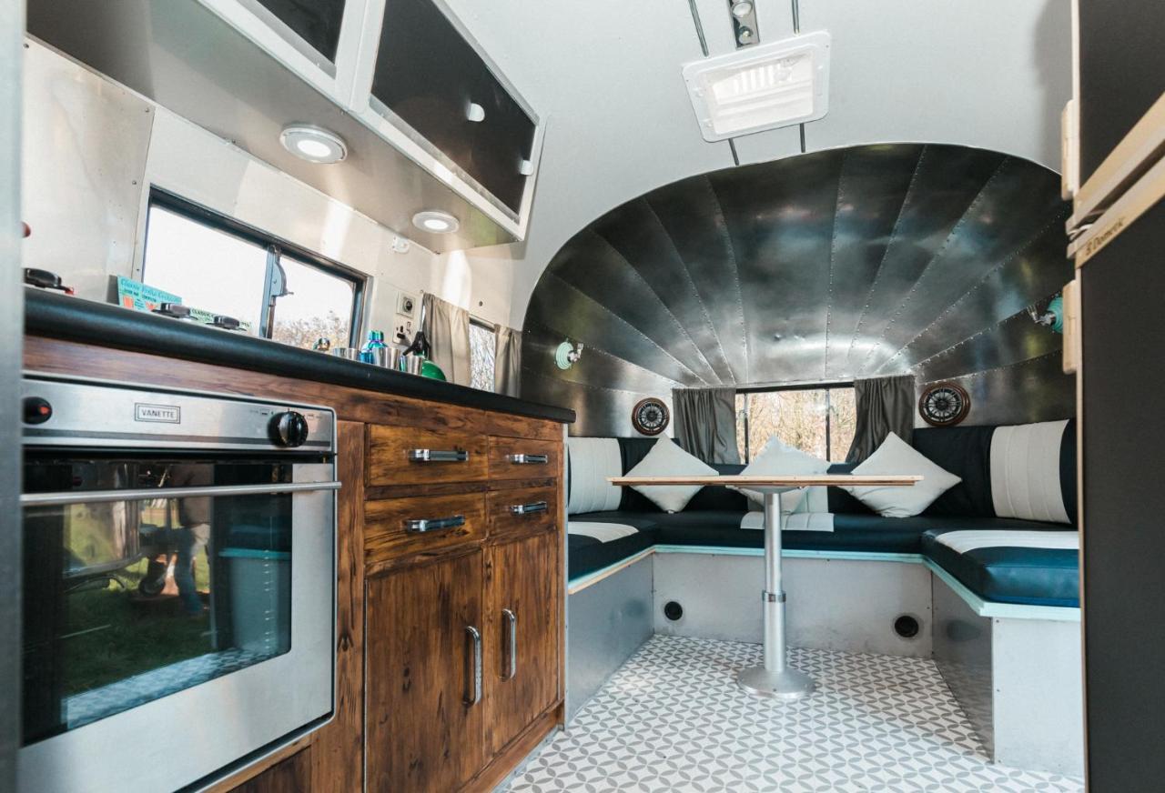Silver Airstream Glamping & Rental Chichester Exterior foto
